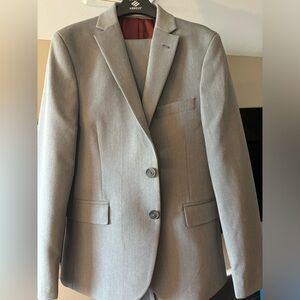 Joseph Abboud size 12, gray suit for youth boys. Worn only 3 times.
